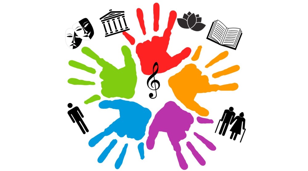 mani colorate e simboli diversi: uomo, maschere, museo, chiave di violino, fiore, libro, coppia di anziani