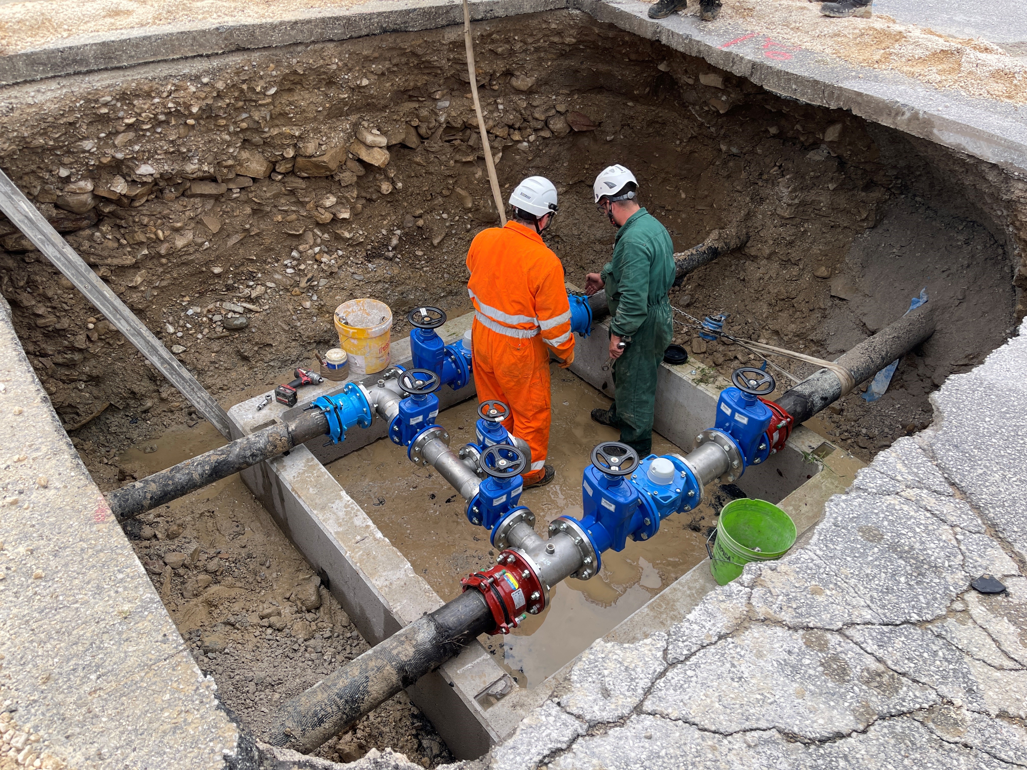 Posa delle valvole nel cantiere